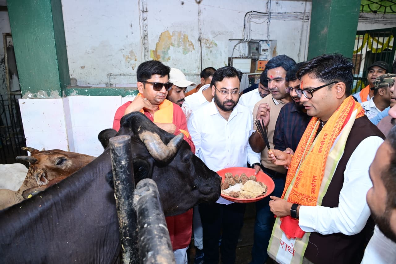 जन्मदिन पर गौ-माता का आशीर्वाद लेकर प्रदेशवासियों की खुशहाली की कामना