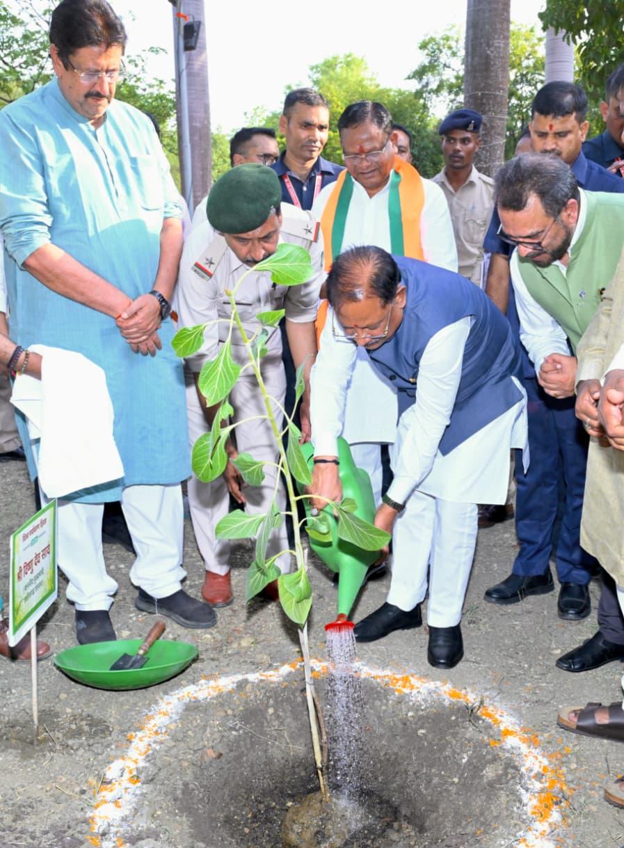 दूरस्थ क्षेत्र से राष्ट्रीय स्तर तक, बारसे रोशन ने लिखी सफलता की कहानी