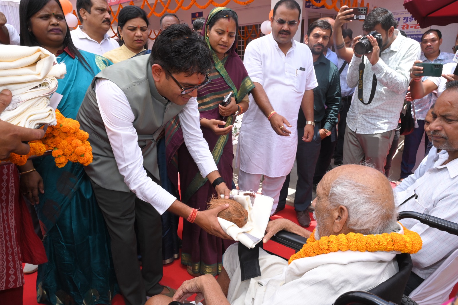 बुजुर्गों के लिए सम्मानजनक जीवन की पहल, अंबिकापुर में ‘सियान गुड़ी’ शुरू