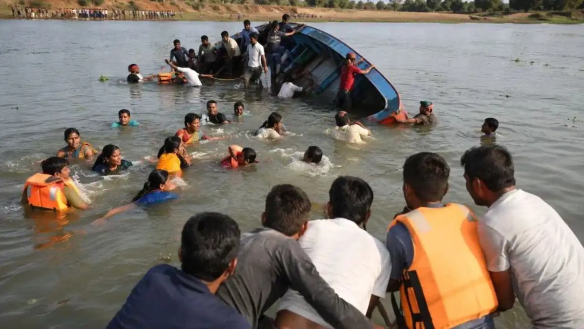 महाराष्ट्र में नाव हादसे से मचा हड़कंप, 2 महिलाओं की मौत, कई घायल...