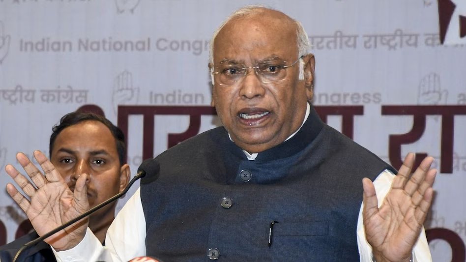 मल्लिकार्जुन खरगे पर संपत्ति छिपाने का आरोपः कर्नाटक विधानसभा सचिवालय में शिकायत...