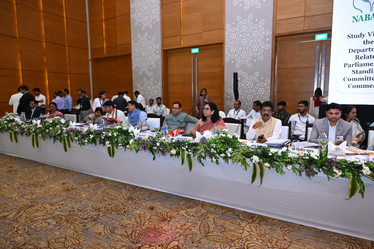 किसानों और उद्यमियों के लिए वित्तीय पहुंच बढ़ाने पर चर्चा