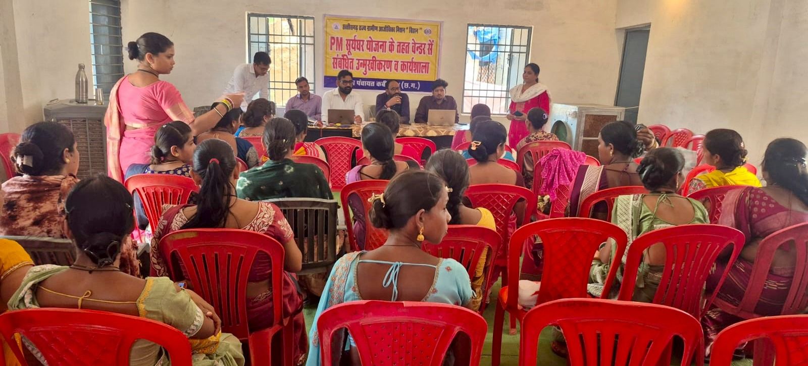 कबीरधाम में 35 महिलाएं बनीं ‘सोलर दीदी’, गांव-गांव करेंगी सेवा