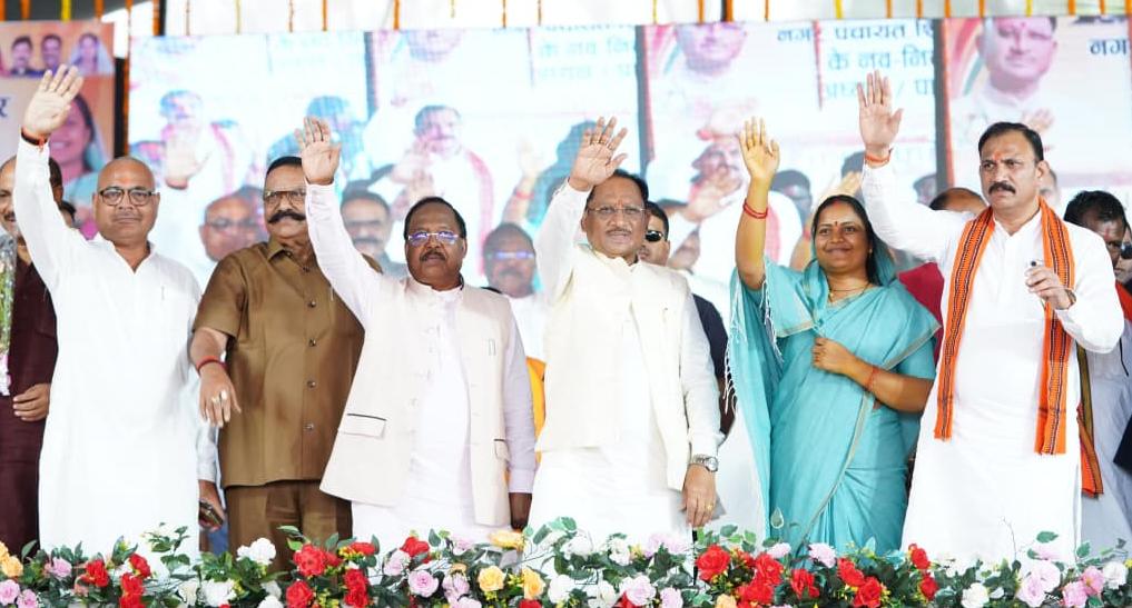 जनसेवा ही सर्वोच्च कर्तव्य, मुख्यमंत्री ने जनप्रतिनिधियों को दिया संदेश
