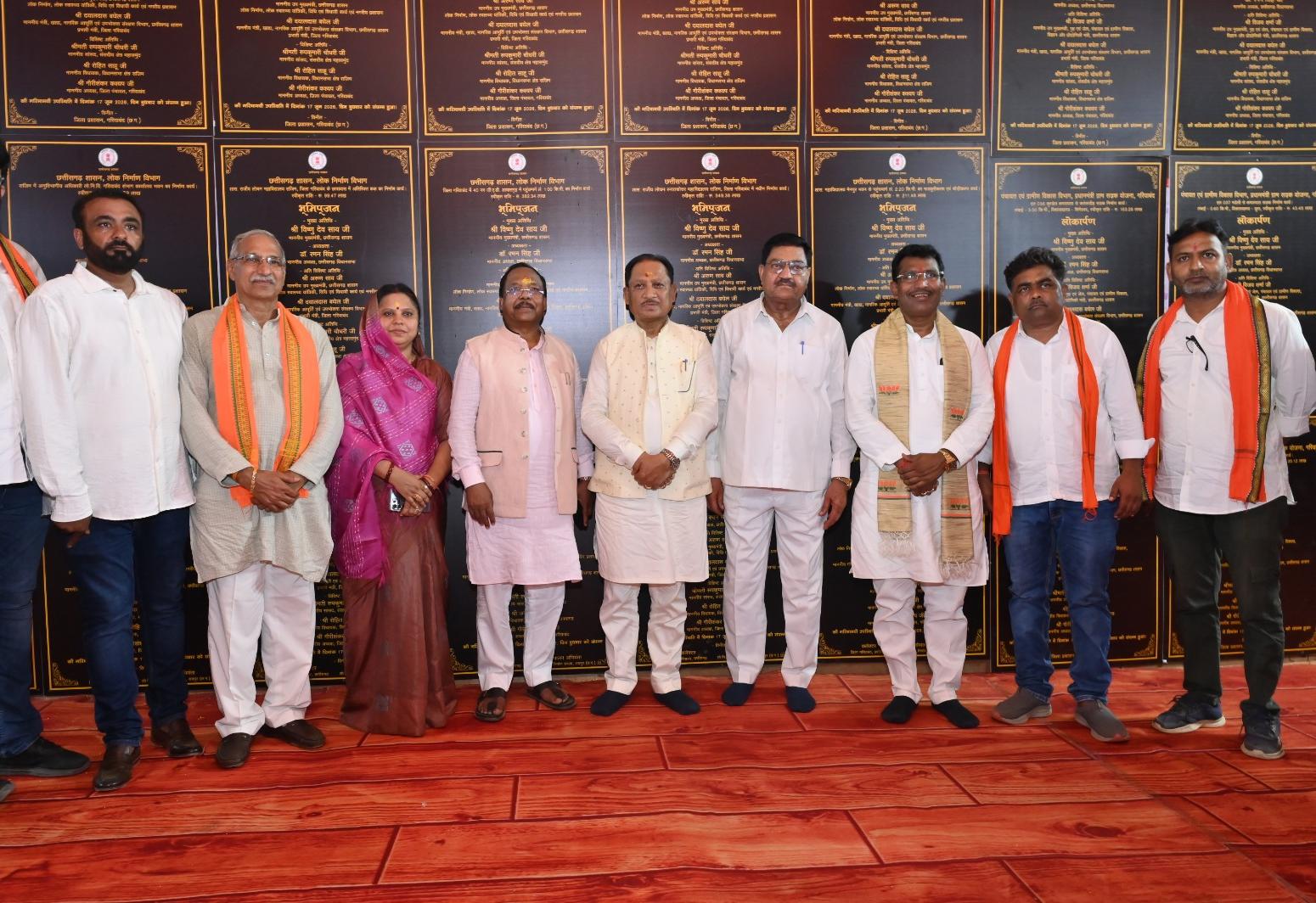 जल जीवन मिशन से ग्रामीणों को नल से जल उपलब्ध