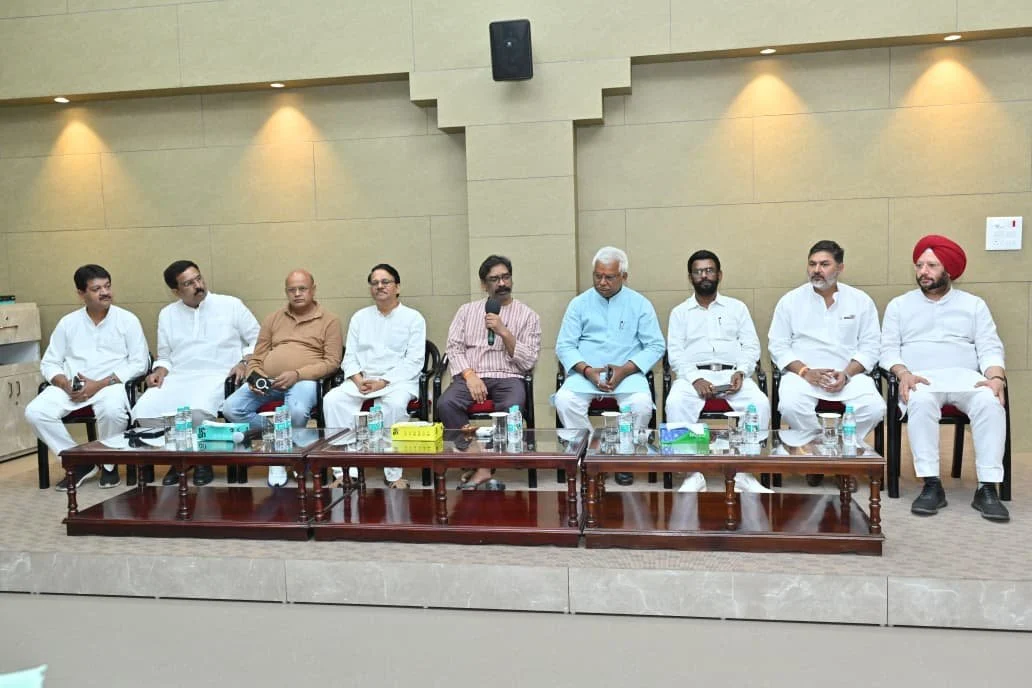 Jharkhand Rajya Sabha Chunav: झारखंड की 2 राज्यसभा सीटों पर आज मतदान, JMM से बैद्यनाथ और कांग्रेस से प्रणव मैदान में...