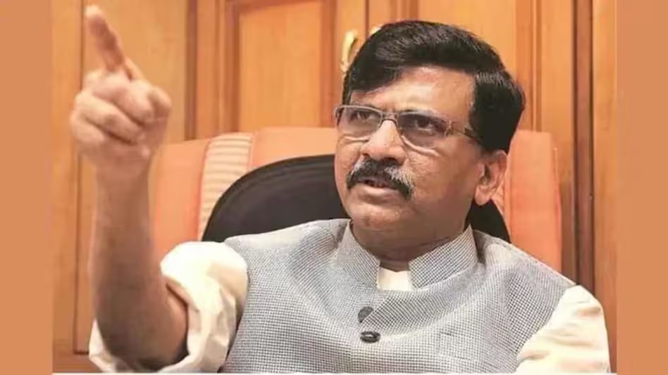 बागी नेताओं पर संजय राउत का तीखा वार, पार्टी छोड़ने वालों को बताया ‘डरपोक’