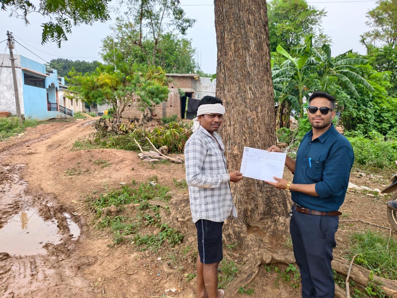 अब नहीं लगेंगे दफ्तरों के चक्कर, प्रशासन ने घर-घर पहुंचकर सुलझाई समस्या