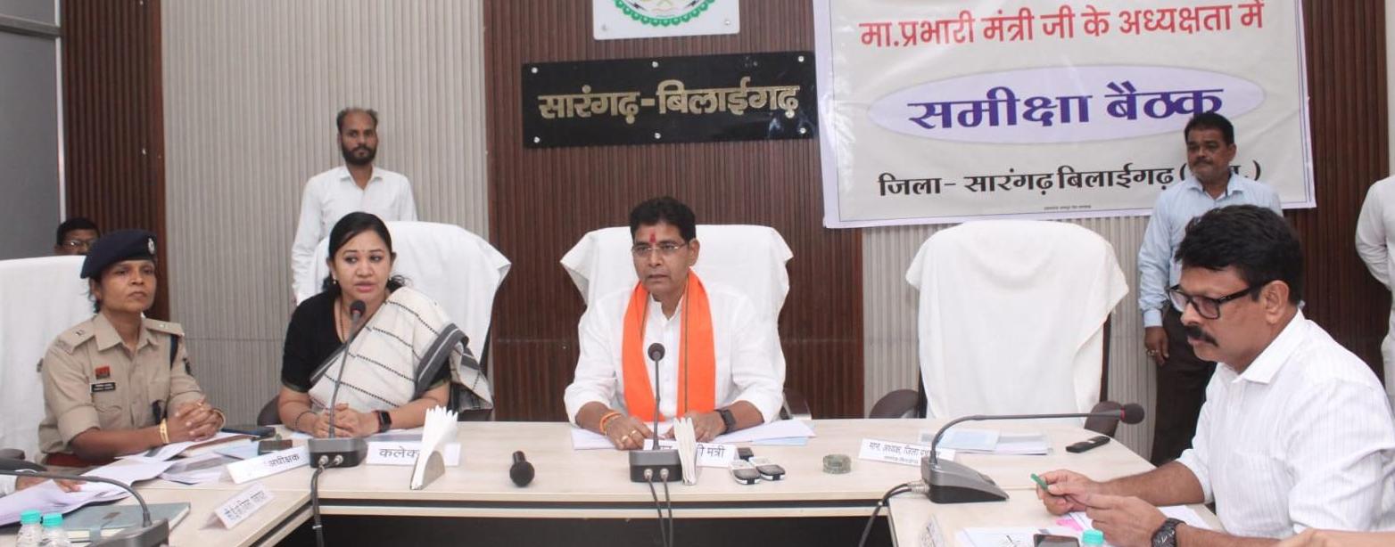 आयुष्मान और स्वास्थ्य सुविधाओं पर चर्चा