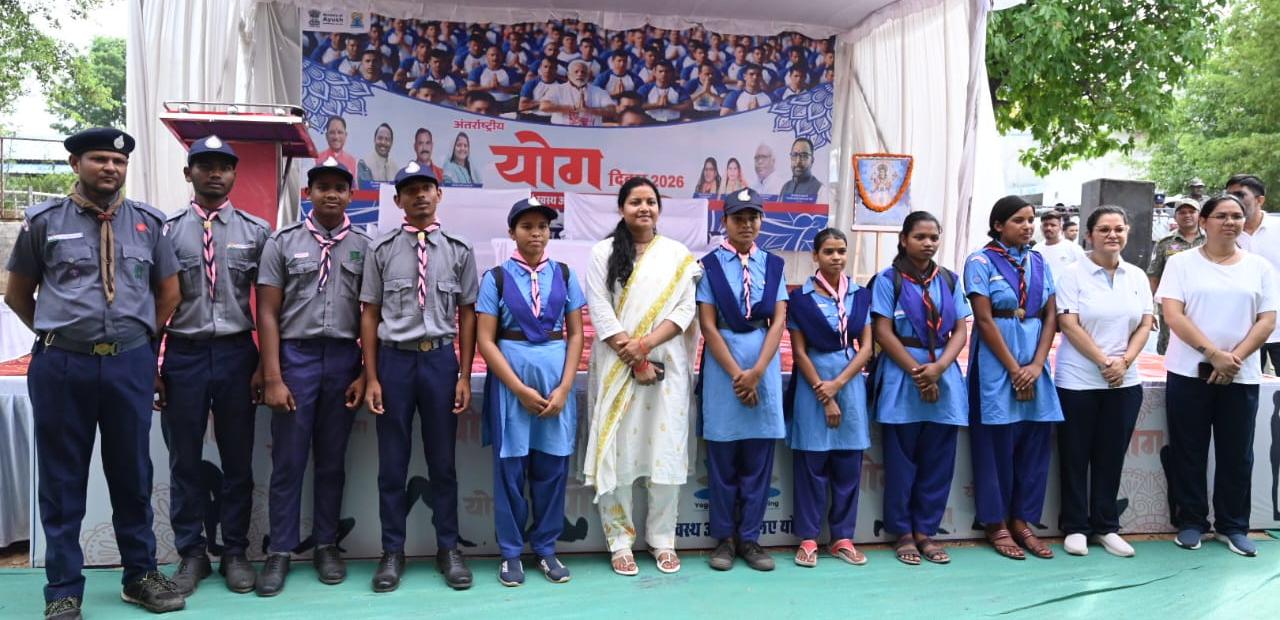 बलरामपुर में योग दिवस पर उमड़ा जनसैलाब, दिखा उत्साह
