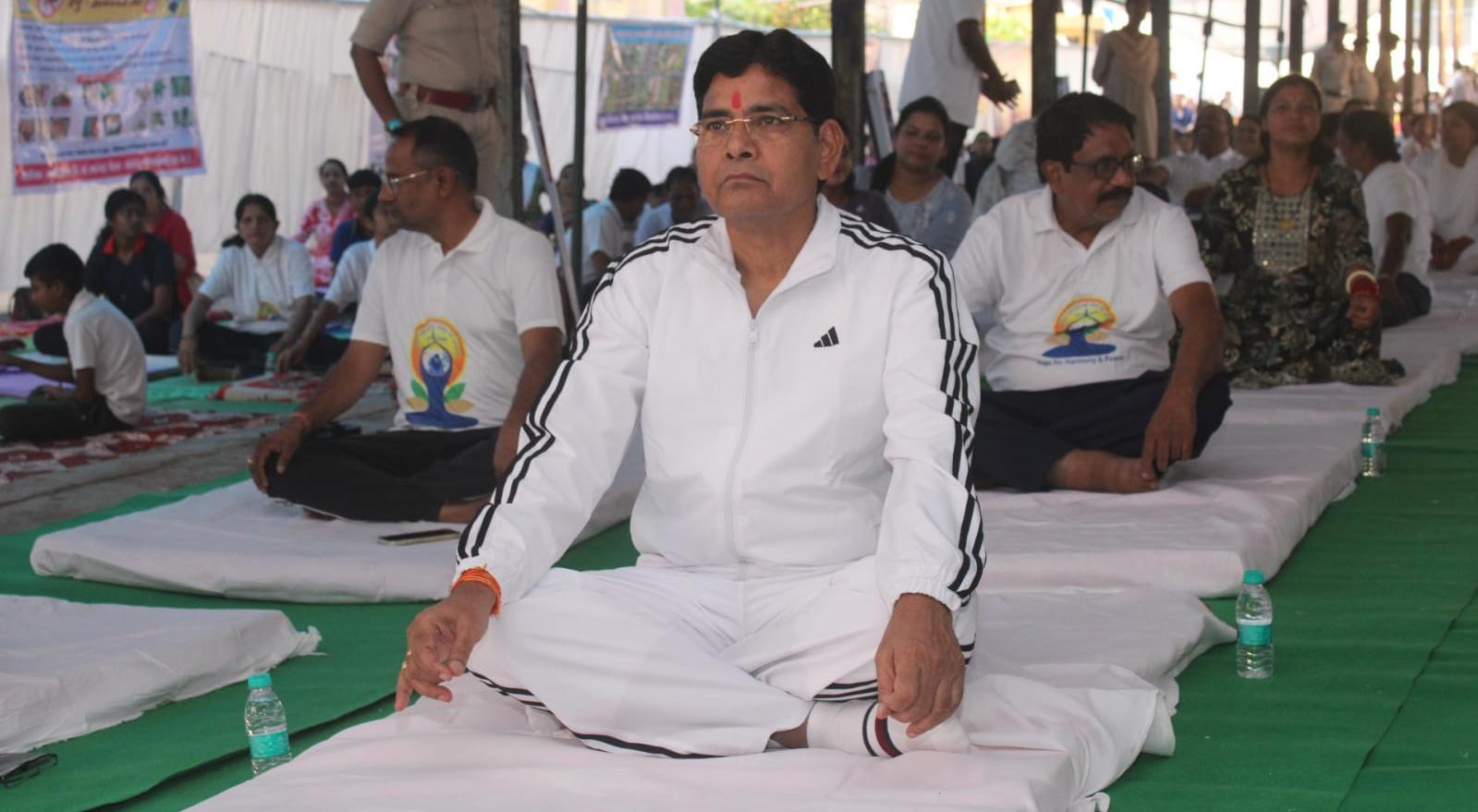 योग दिवस पर हस्ताक्षर अभियान से जागरूकता का संदेश