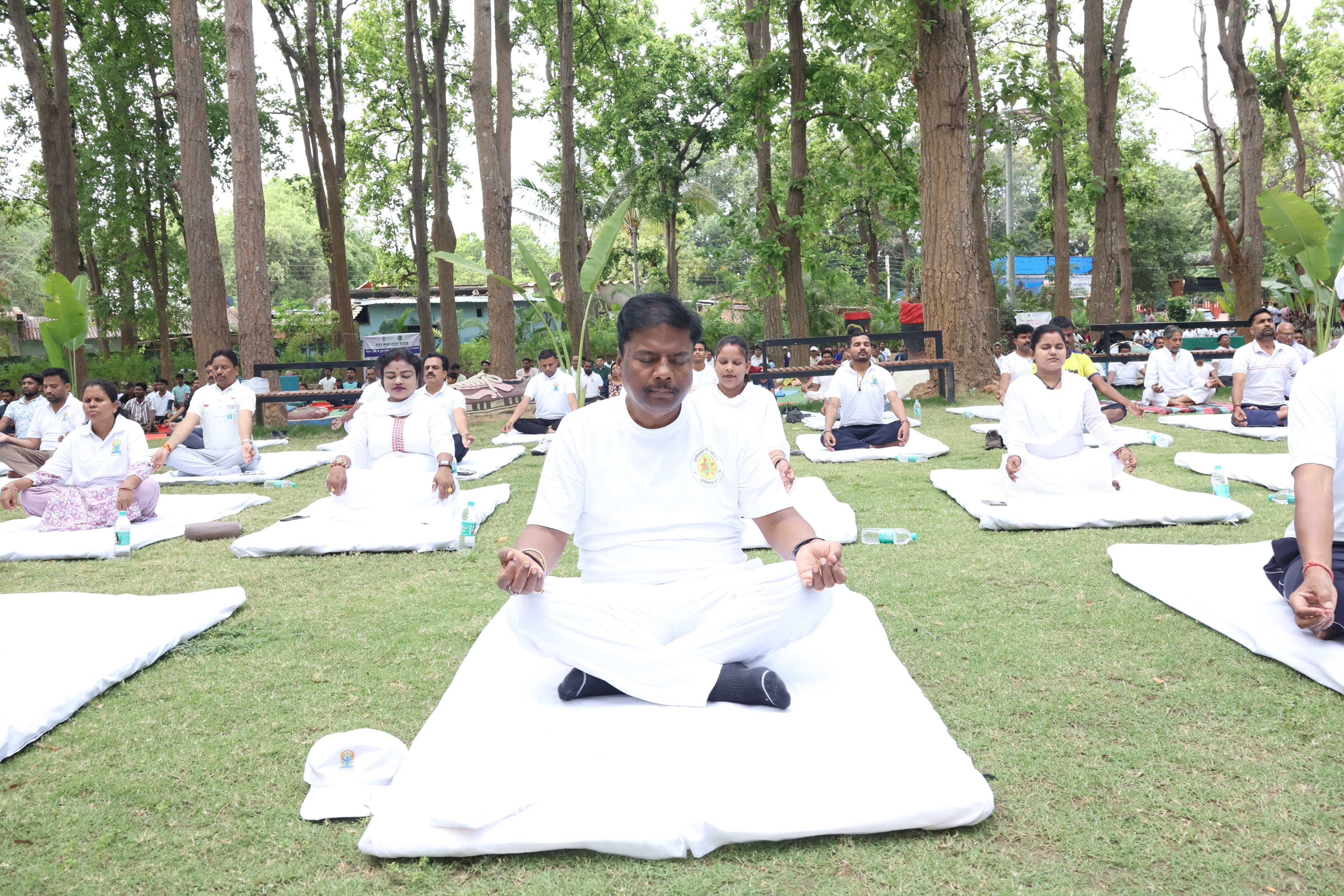 वन मंत्री केदार कश्यप ने योग कर दिया स्वस्थ जीवन का संदेश