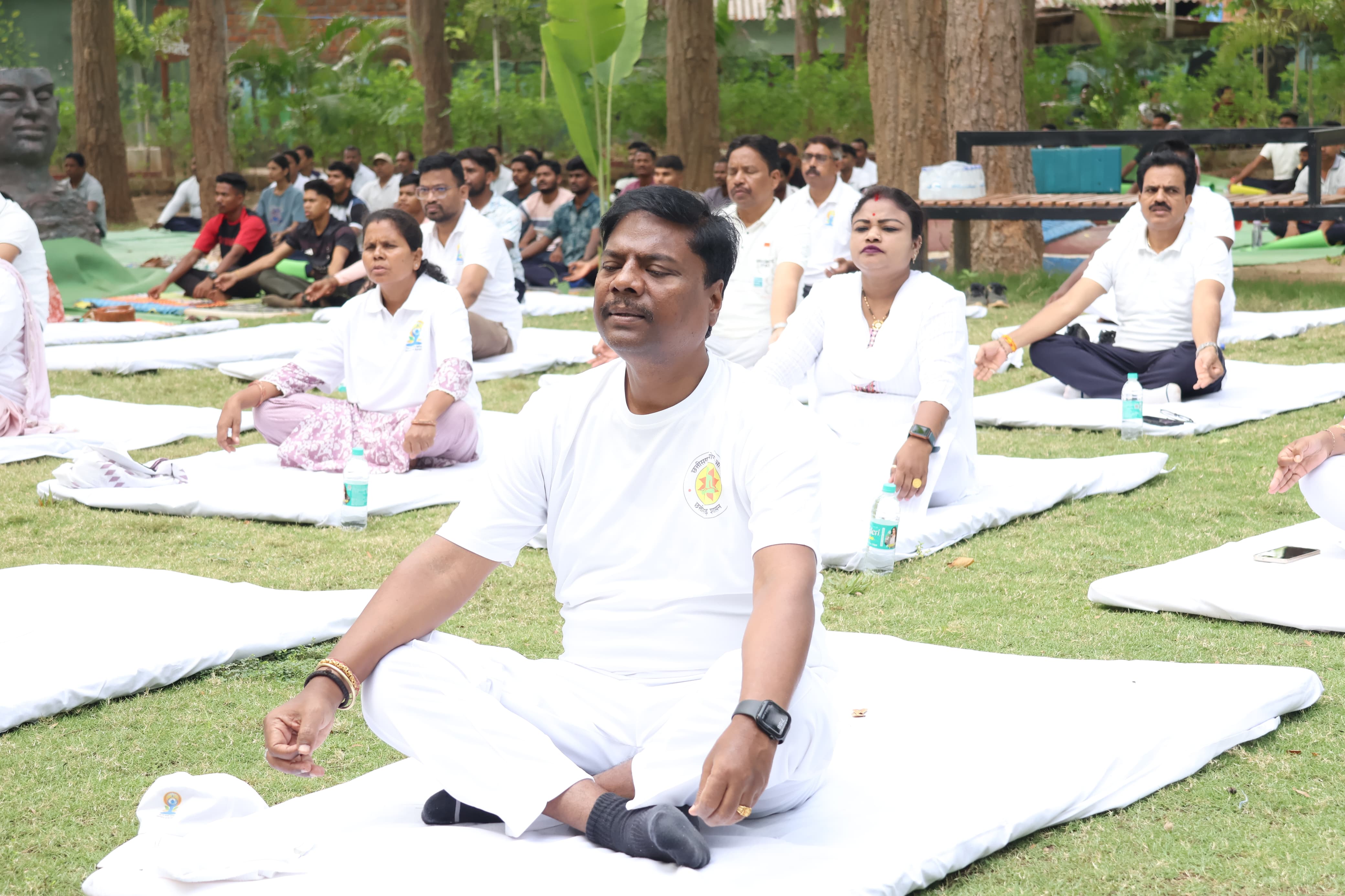 सामूहिक योगाभ्यास से नारायणपुर में स्वास्थ्य जागरूकता का संदेश