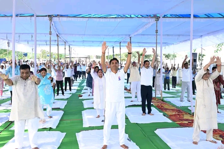 योग से तनावमुक्त जीवन का संदेश: वित्त मंत्री