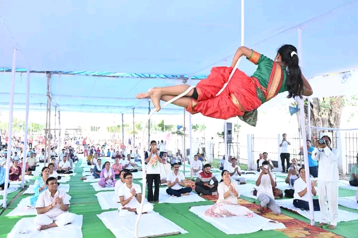योग से तनावमुक्त जीवन का संदेश: वित्त मंत्री