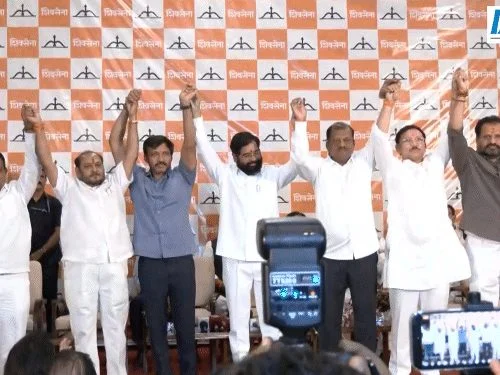 महाराष्ट्र में सियासी भूचाल, 6 सांसदों के आने से शिंदे गुट को मिली नई ताकत...