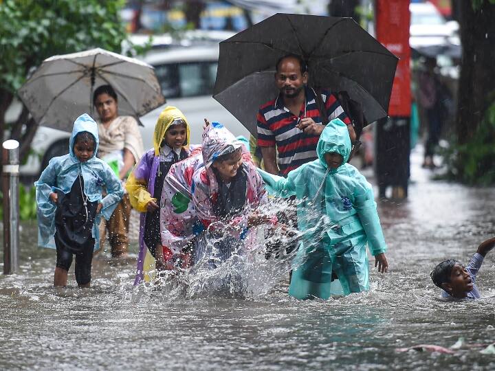 Mumbai Rain: रातभर बरसी बारिश, सुबह जलमग्न दिखी मुंबई! कई इलाकों में हालात बिगड़े