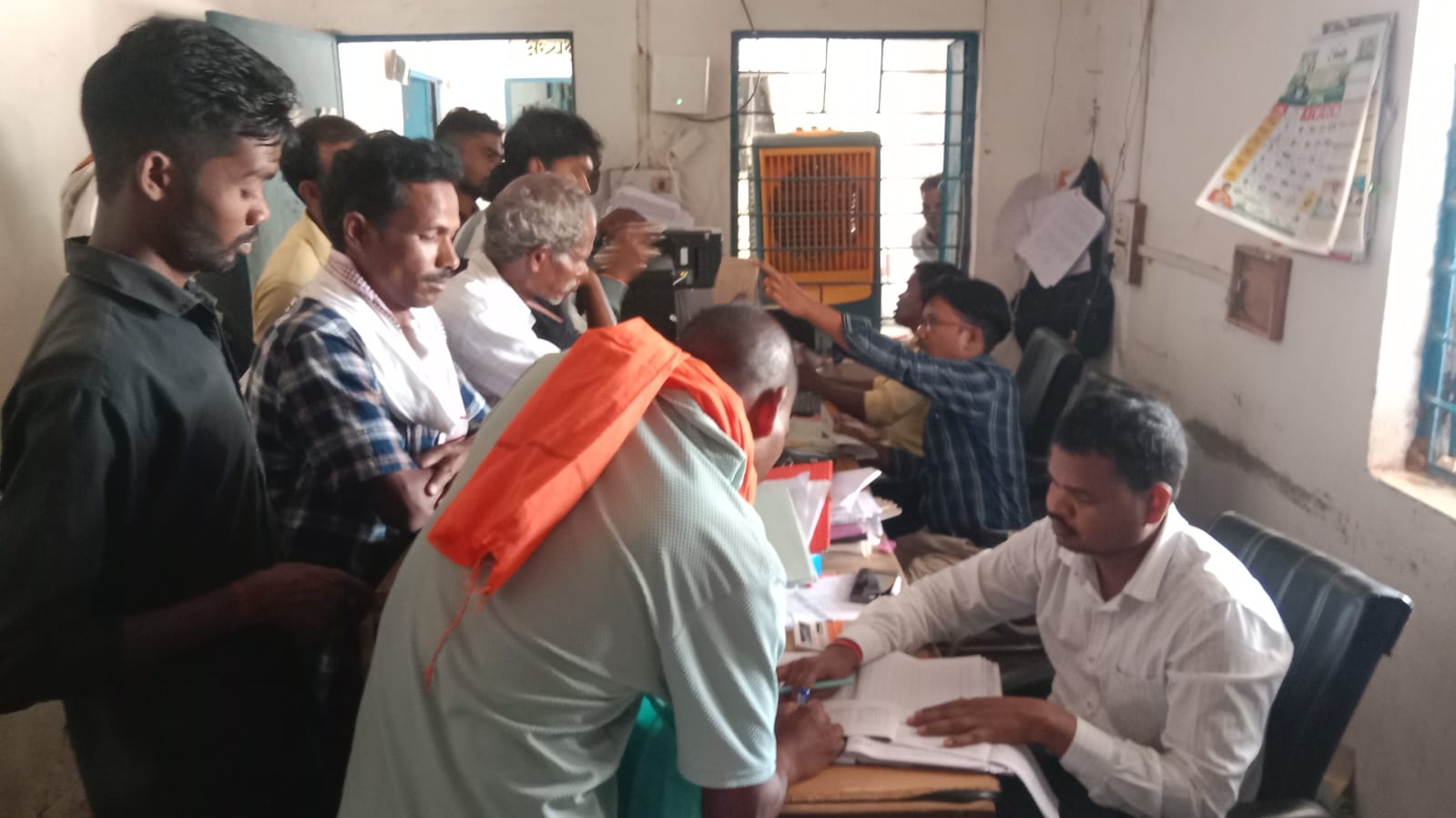 किसानों का बोझ कम कर रही सरकार की योजनाएं