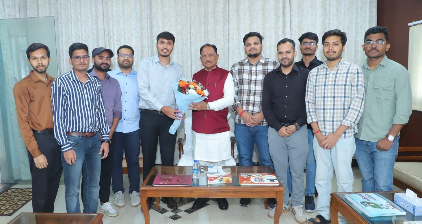 नई दिल्ली में मुख्यमंत्री ने UPSC सफल युवाओं को दी मुख्य परीक्षा की शुभकामनाएं