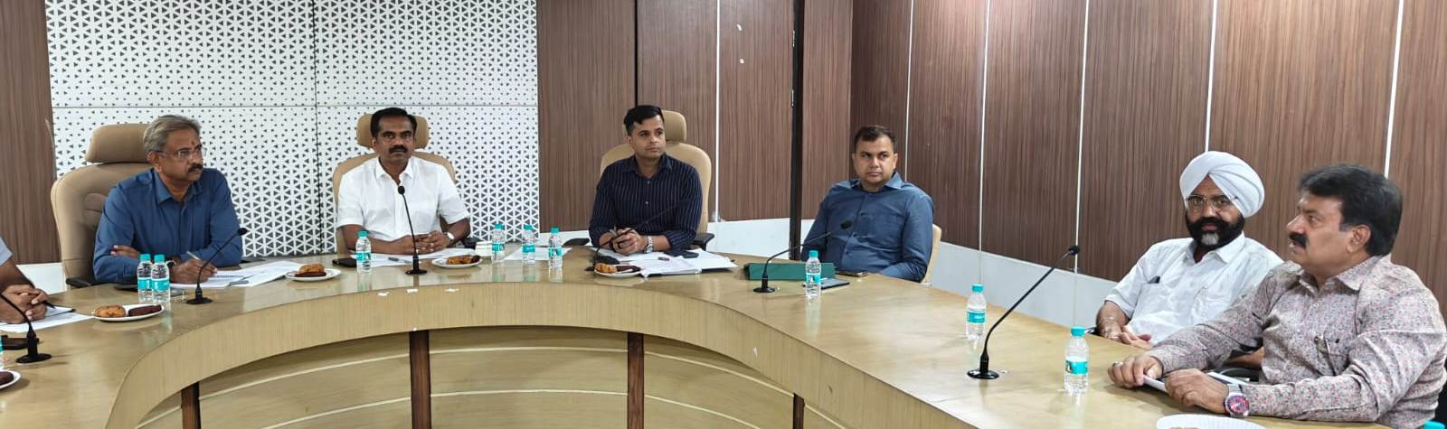 परिवहन सचिव ने बस संचालकों को दिए सख्त निर्देश