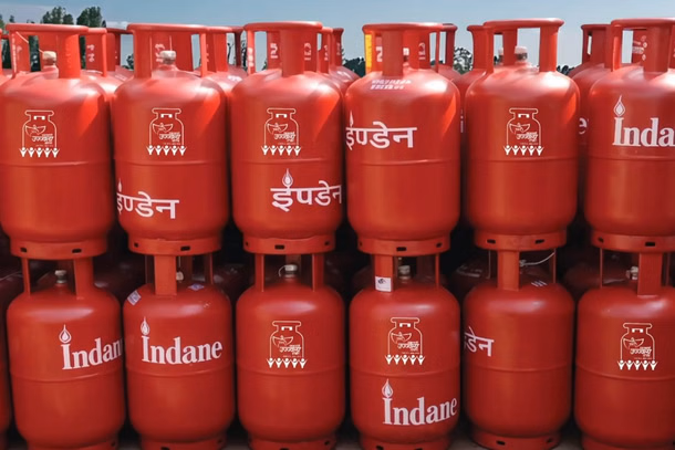 Latest LPG Price: सिलेंडर बुक कराने से पहले देखें लेटेस्ट रेट, जानिए नया अपडेट