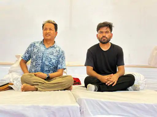 NEET पेपर लीक पर बवाल, सोनम वांगचुक ने शुरू की भूख हड़ताल, इस्तीफे की मांग दोहराई