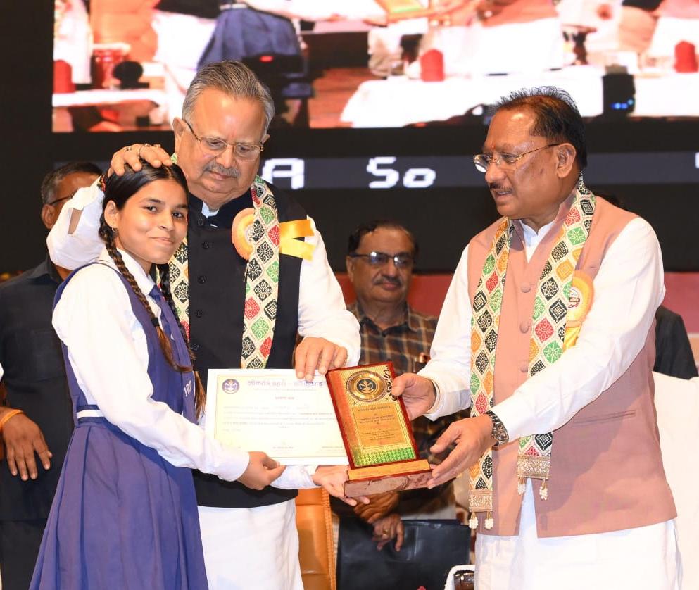 लोकतंत्र की रक्षा करने वालों को मिला सम्मान, मुख्यमंत्री ने किया अभिनंदन