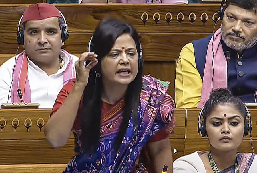 गलत स्पेलिंग से घिरा PM मोदी का सम्मान, विपक्ष ने उठाए सवाल
