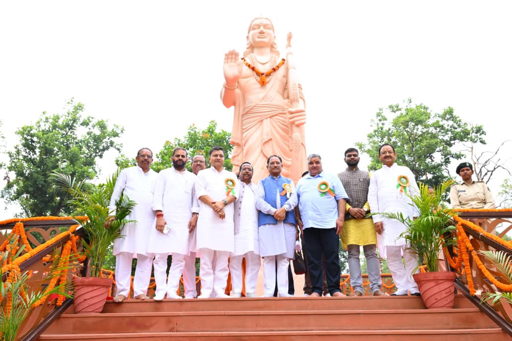 मुख्यमंत्री विष्णु देव साय ने "राम वाटिका" में किया रुद्राक्ष का पौधारोपण