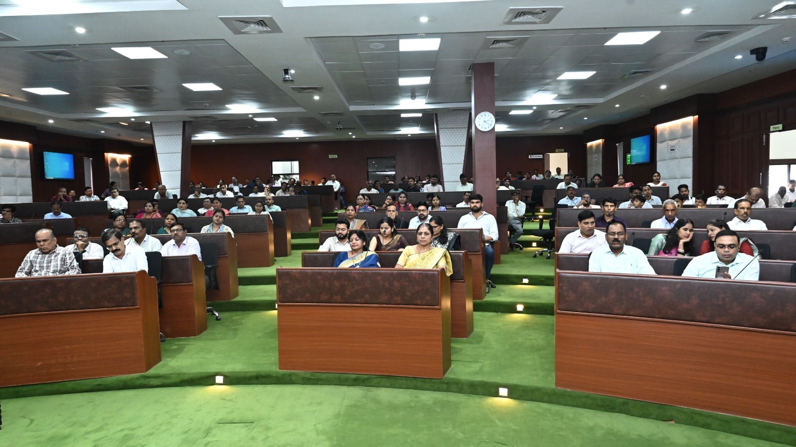 सम्मान के साथ नई शुरुआत, मंत्रालय में आयोजित हुआ विदाई समारोह