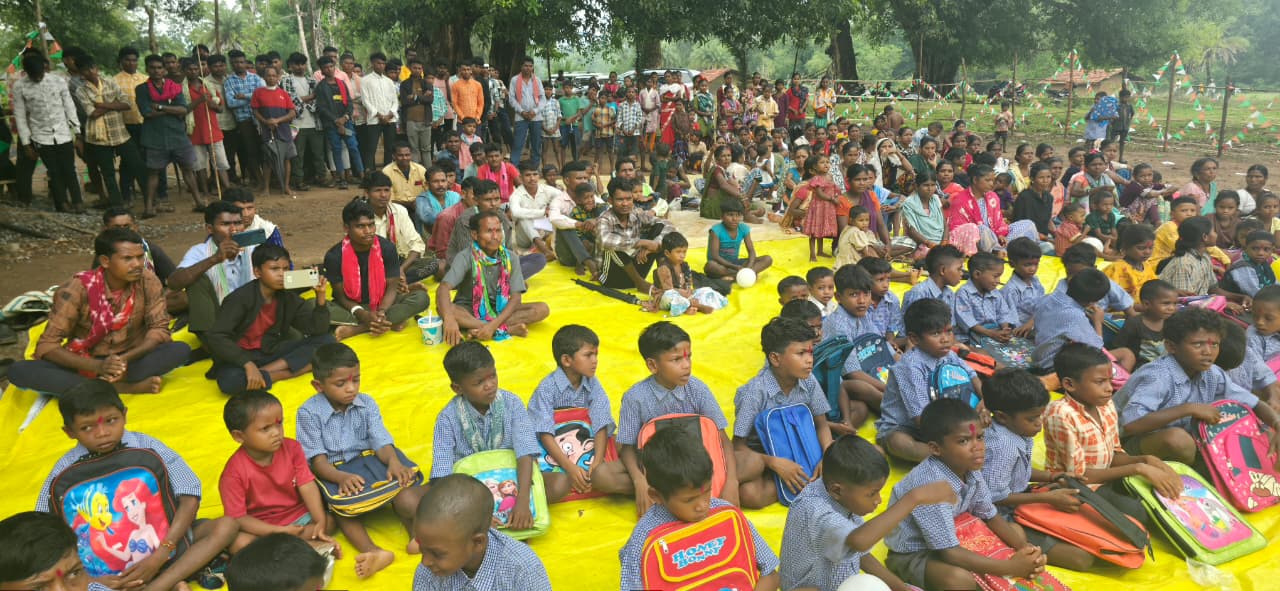 बंद स्कूलों के फिर खुलने से बदली गांवों की तस्वीर