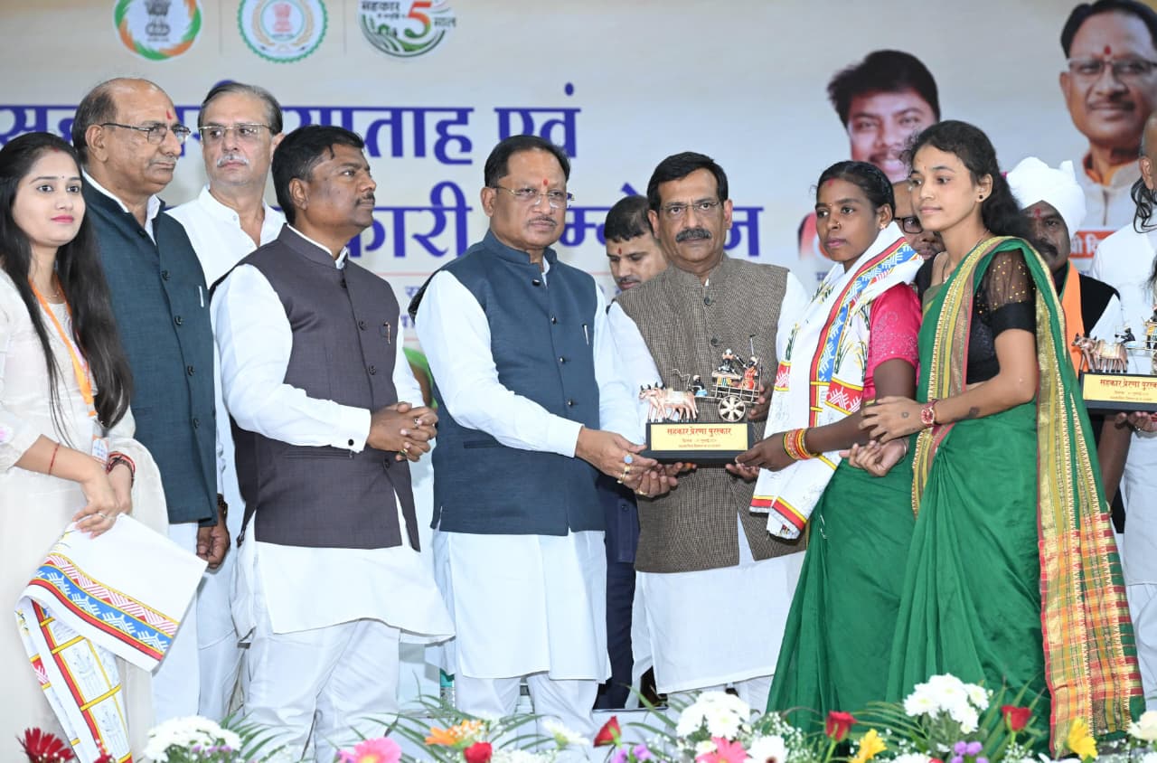 महिला समूहों और किसानों को मिला सहकारिता का बड़ा तोहफा