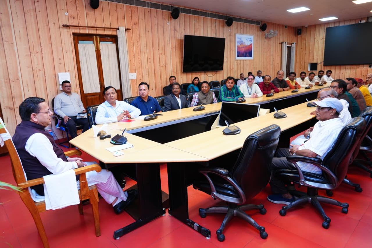 उत्तराखंड में छत्तीसगढ़ के मीडिया दल का सम्मान, मुख्यमंत्री धामी से हुई विशेष चर्चा