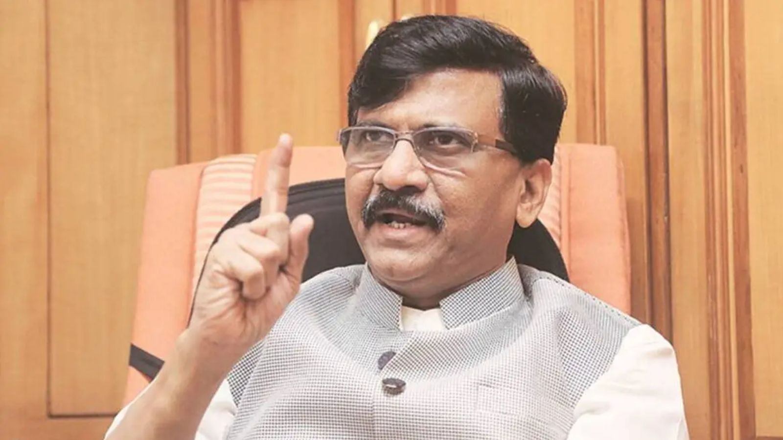 '20 करोड़ देकर तोड़ने की कोशिश'! संजय राउत के आरोपों से गरमाई महाराष्ट्र की राजनीति
