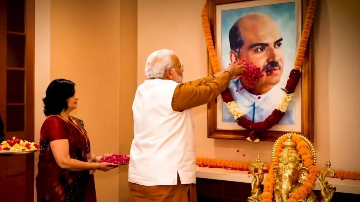 125वीं जयंती पर पीएम मोदी ने डॉ. श्यामा प्रसाद मुखर्जी को किया नमन, बोले- अनुच्छेद 370 हटाना सच्ची श्रद्धांजलि