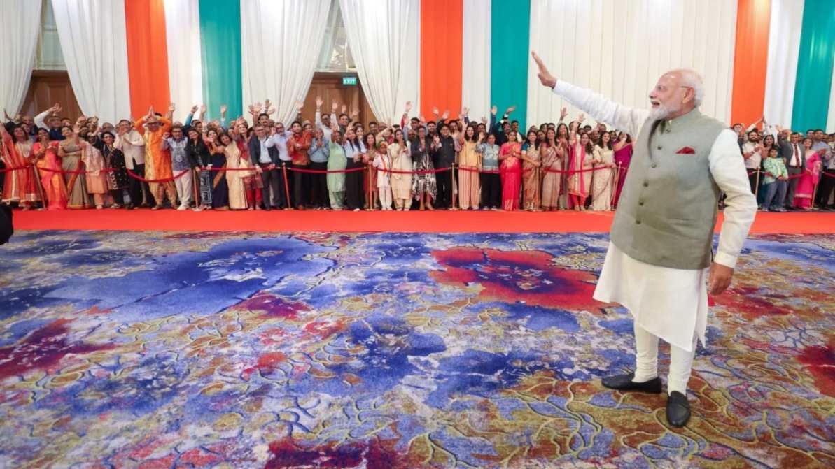 पीएम मोदी जकार्ता में: भरतनाट्यम की प्रस्तुति ने जीता दिल, रामायण-बुद्ध की झलक से हुए प्रभावित