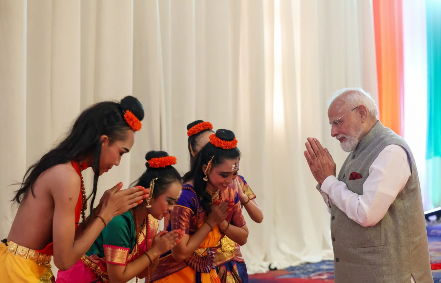 पीएम मोदी ने जकार्ता में सराहा भरतनाट्यम, रामायण और बुद्ध पर आधारित कार्यक्रमों की भी प्रशंसा