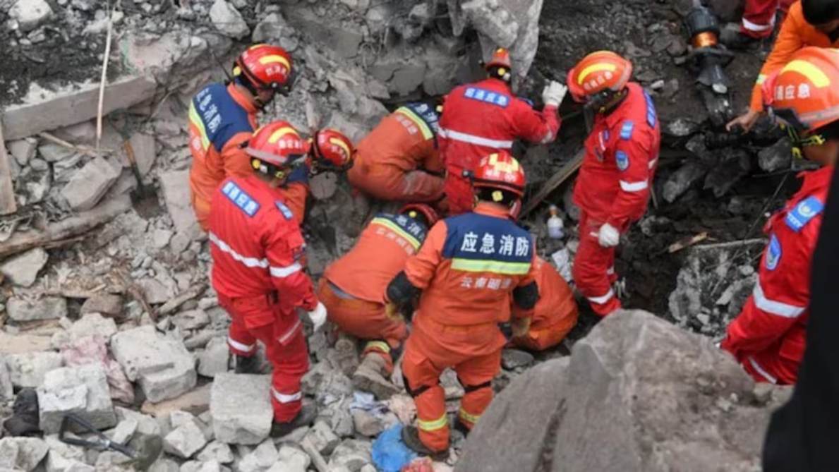 चीन के गांसू प्रांत में भूस्खलन से तबाही, 21 लोगों की गई जान