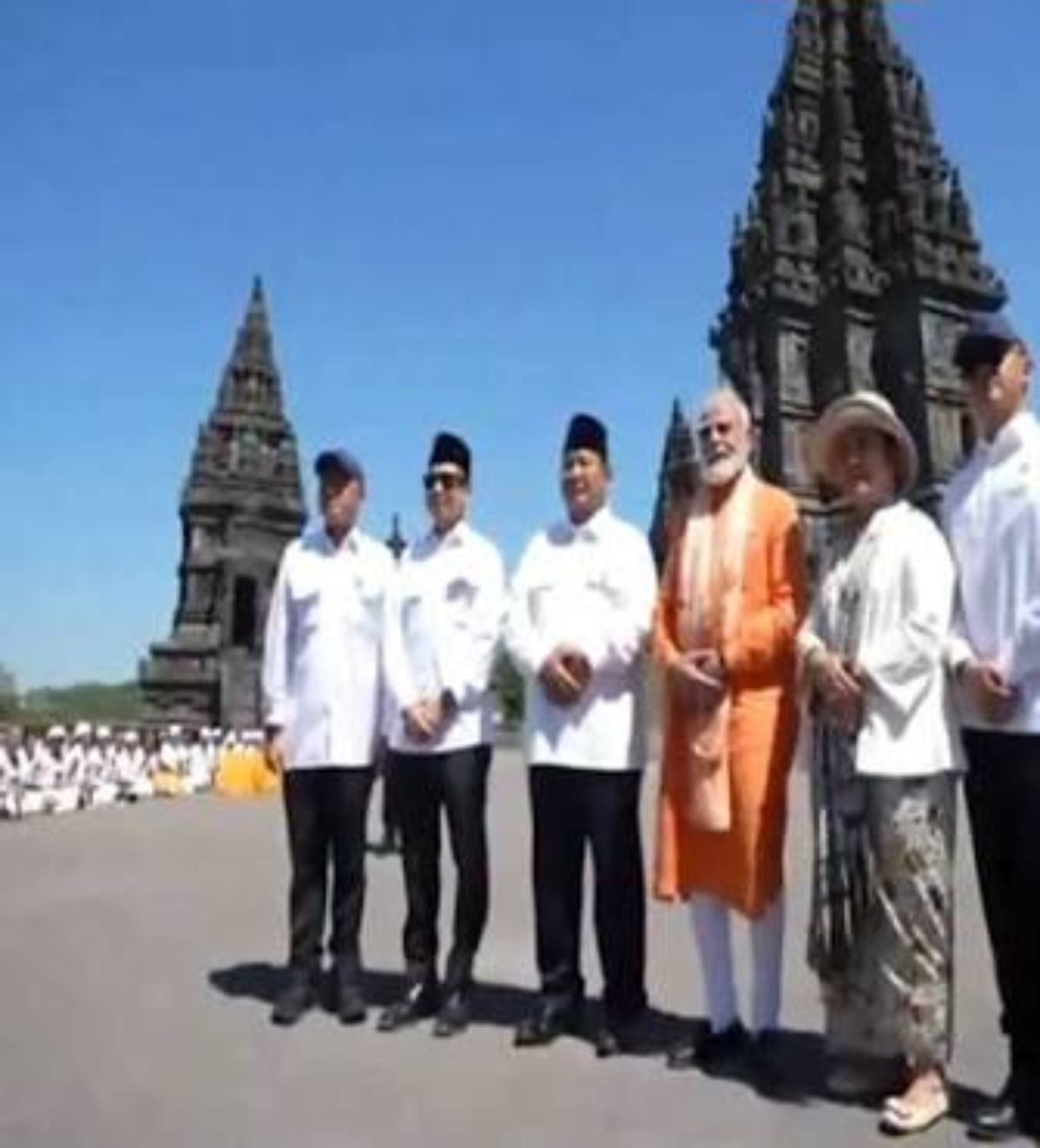 विश्वभर के मंदिरों के संरक्षण में जुटा भारत, PM मोदी ने इंडोनेशिया के 1000 साल पुराने प्रम्बानन मंदिर में की पूजा