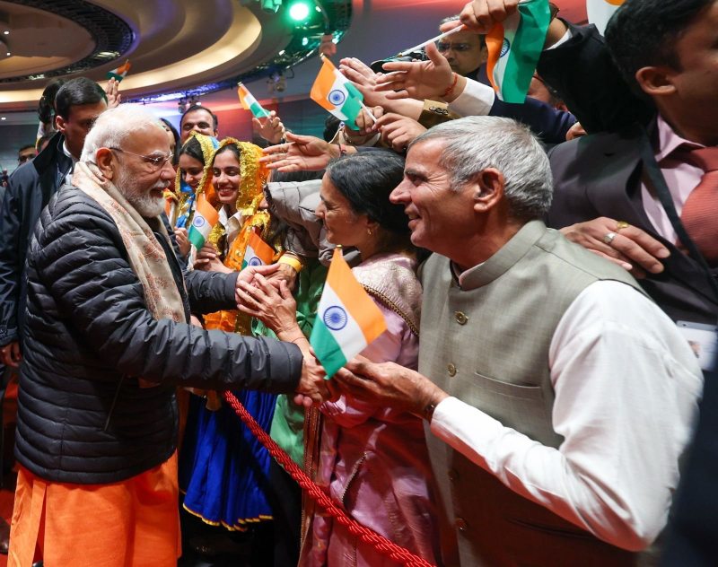 इंडोनेशिया दौरे के बाद ऑस्ट्रेलिया पहुंचे पीएम मोदी, मेलबर्न में 'मां तुझे सलाम' से हुआ भव्य स्वागत