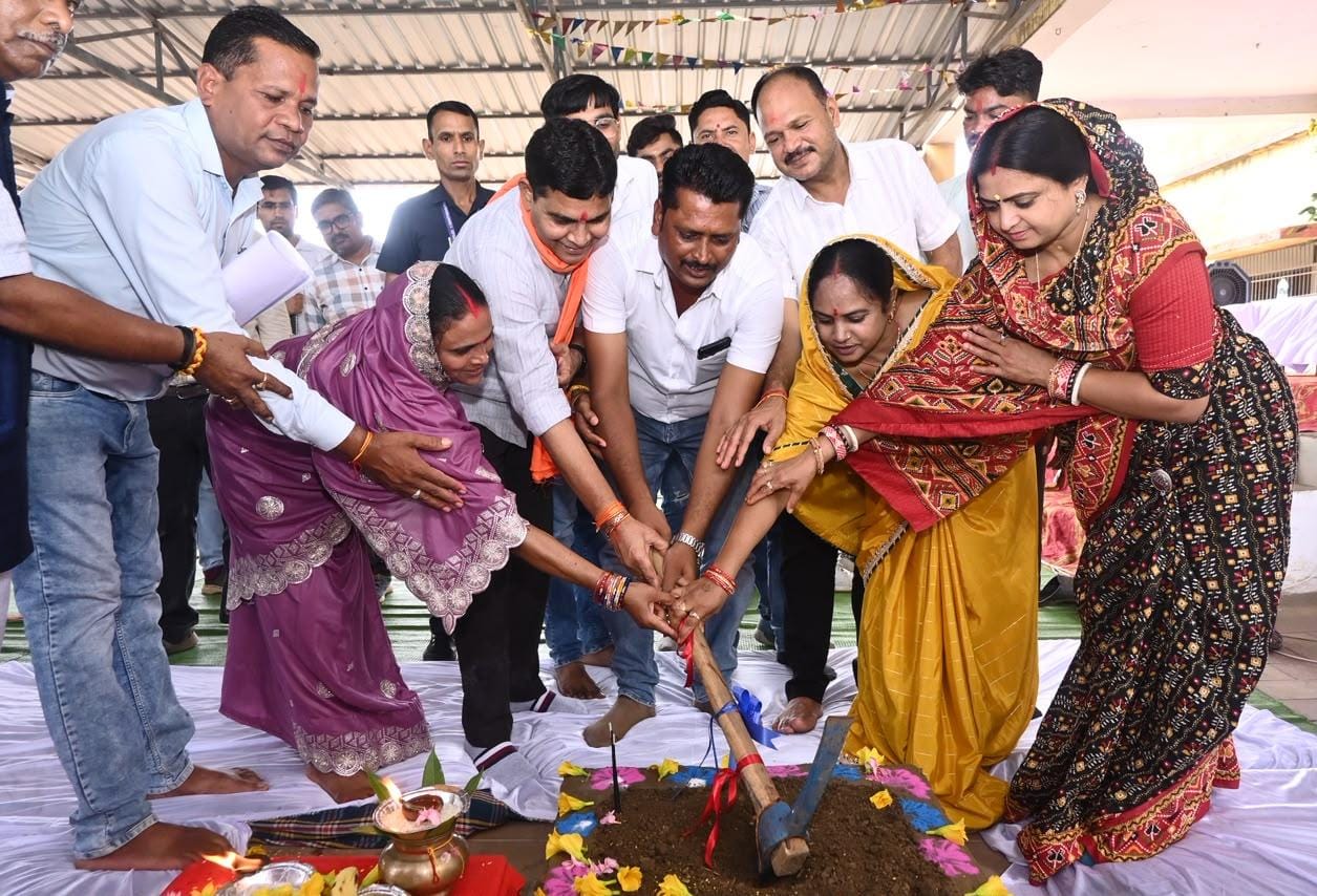 सरोरा को मिली विकास की दोहरी सौगात, मिनी स्टेडियम और आंगनबाड़ी भवन का शुभारंभ