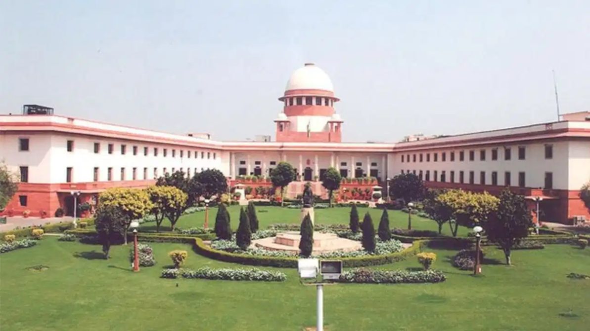 धर्मांतरण मामले में याचिकाकर्ता को अंतरिम राहत, SC ने मांगा सरकार का पक्ष