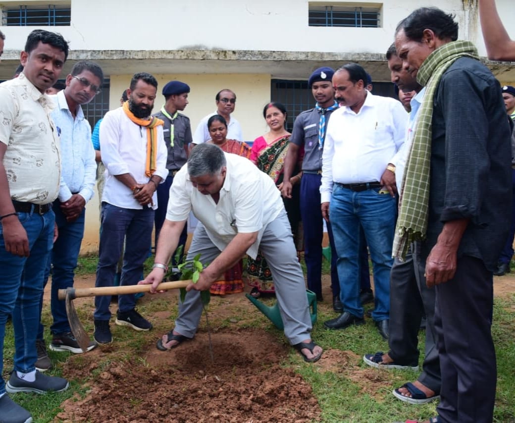 साइकिल वितरण से बालिका शिक्षा को मिला नया संबल