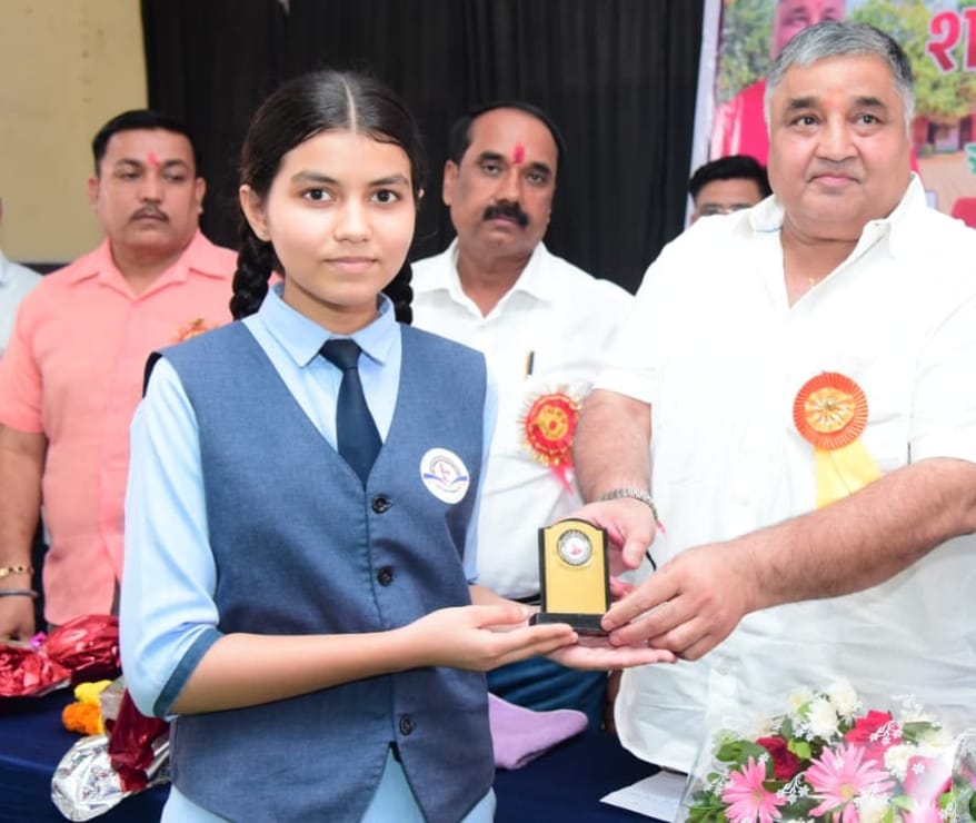 शाला प्रवेश उत्सव में बच्चों को मिला प्रेरणा का उपहार