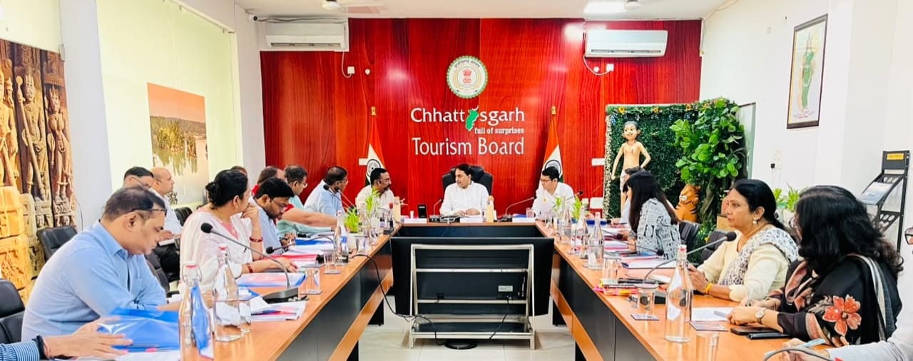 पर्यटन विकास के लिए विभागीय समन्वय और नई पहल पर चर्चा