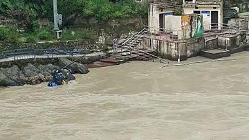 भारी बारिश से जनजीवन अस्त-व्यस्त, कई इलाकों में आवागमन प्रभावित