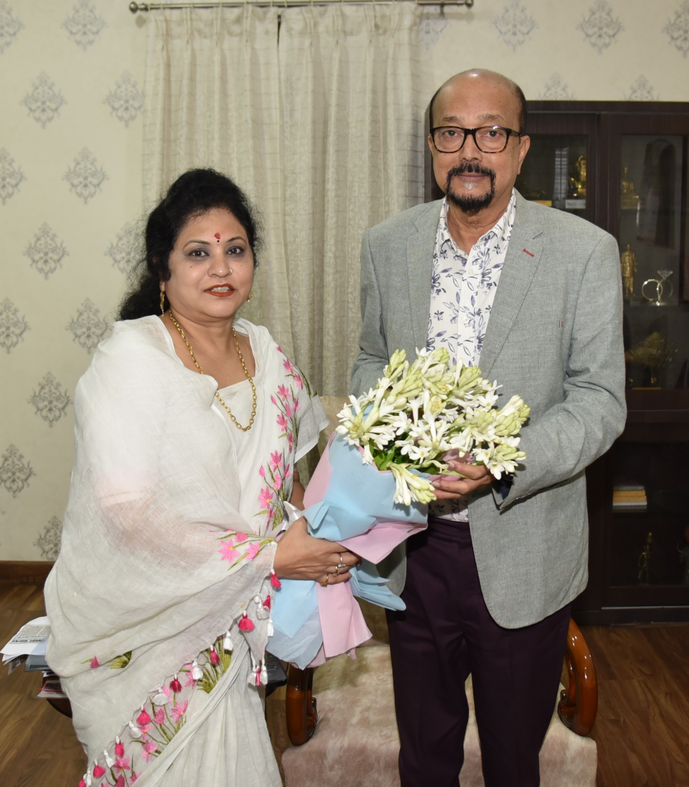 महिला आयोग की अध्यक्ष ने लोकभवन पहुंचकर राज्यपाल से की भेंट