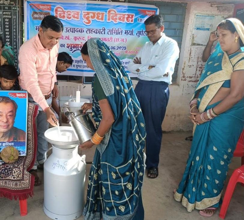 महिला दुग्ध समितियां लिख रहीं आत्मनिर्भरता की नई कहानी