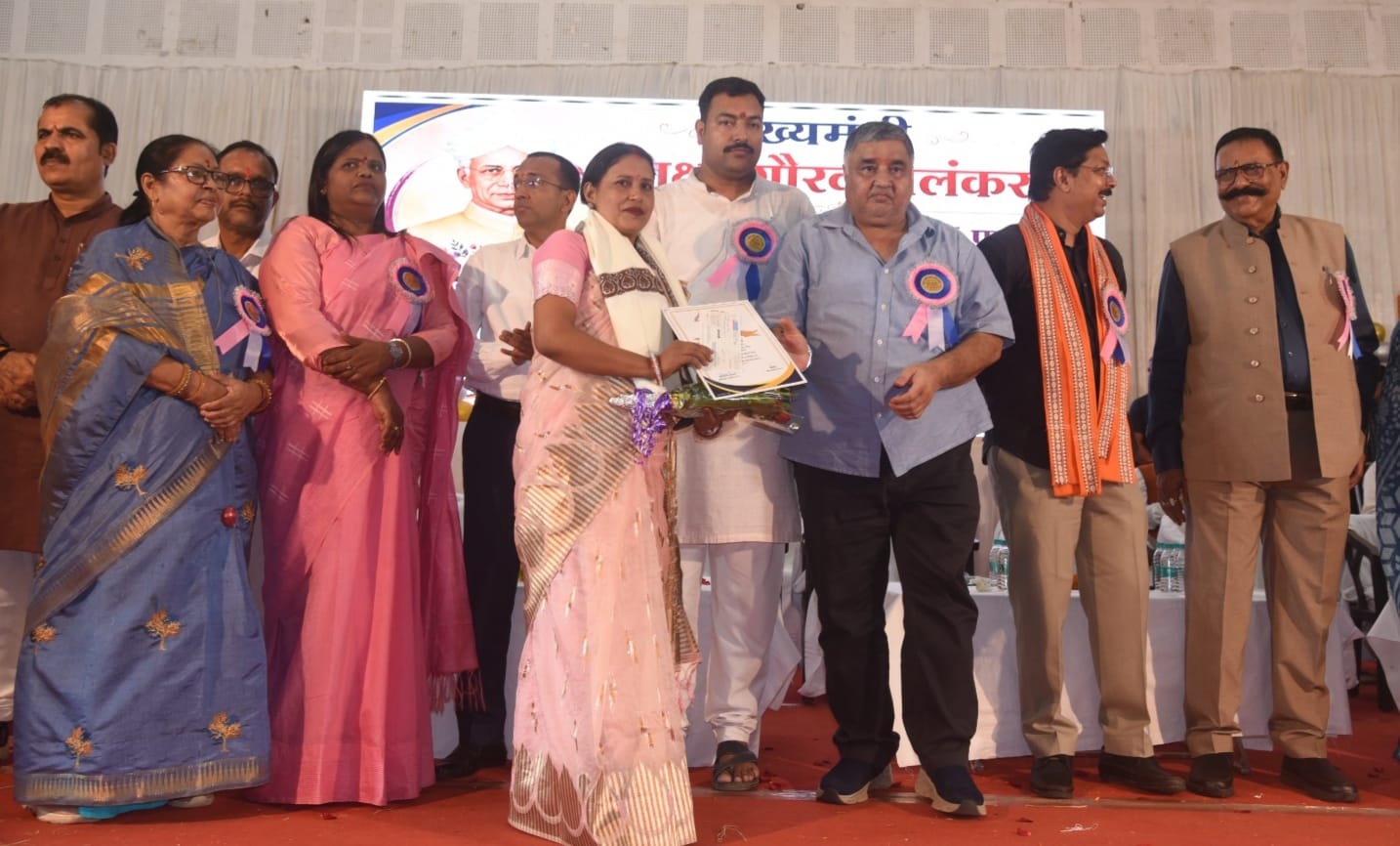 शिक्षा ही सफलता का मूल मंत्र, कोई बच्चा शिक्षा से वंचित न रहे: राजेश अग्रवाल