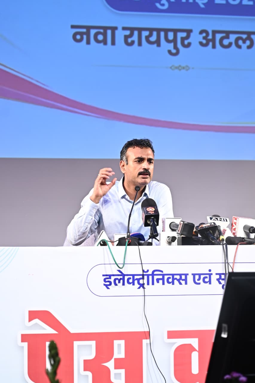 डिजिटल तकनीक से पारदर्शी और समयबद्ध सेवाएं सुनिश्चित
